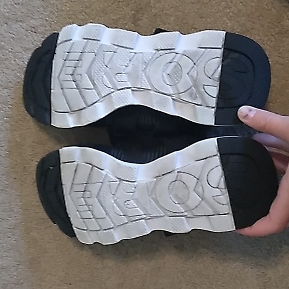 Women's Black Sorel Tennis Shoes, Size 6 - Picture 5 of 8